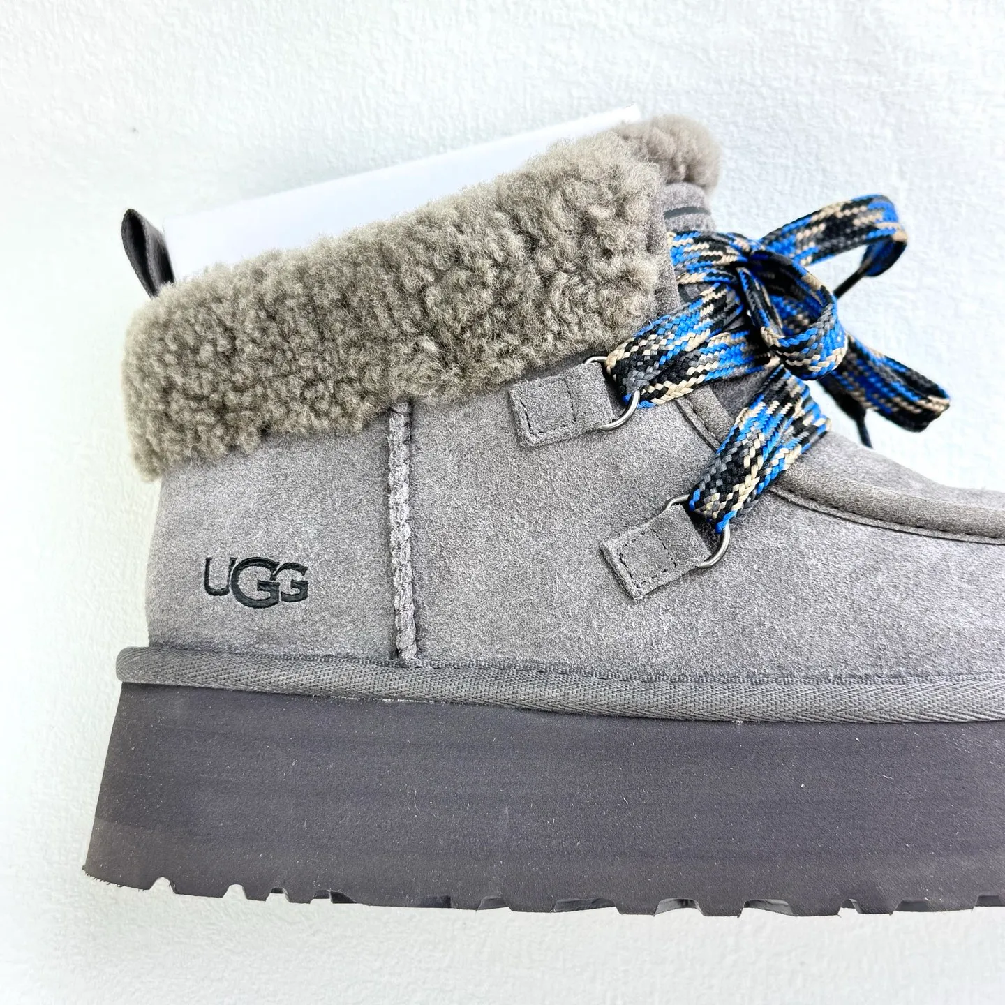 Self-pickup 💰560 Ugg Fukala lace-up boots 3954 The official website's main recommendation. A must-have for Maillard in autumn and winter. Every color matches well. The shape is super positive. The soles are increased by 3.8cm. Perfectly modifying the leg shape. Simple and elegant style. Must be arranged! size：35-40